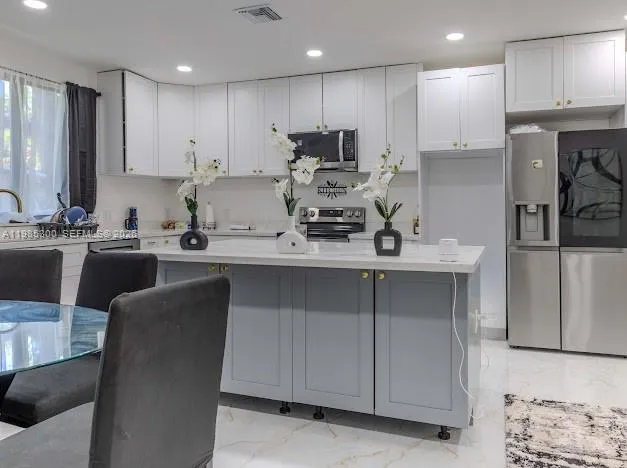 666 NE 164th Ter, Miami FL 33162