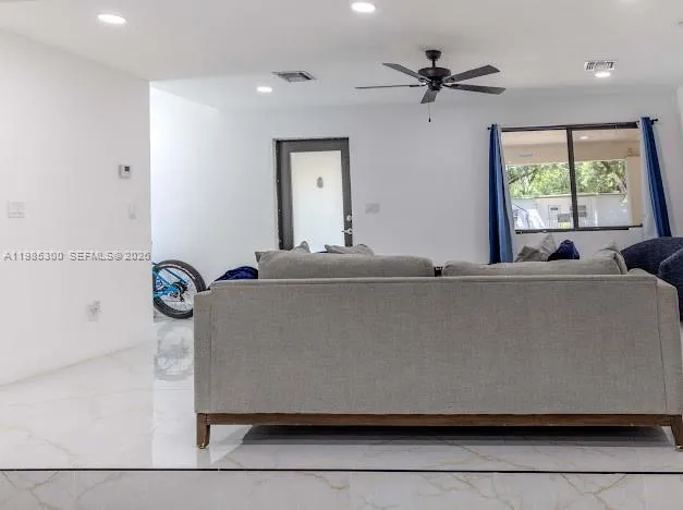 666 NE 164th Ter, Miami FL 33162