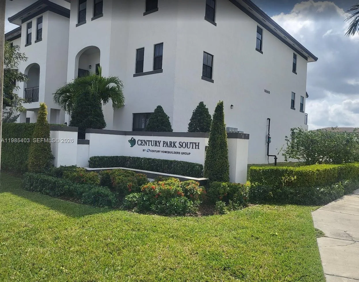 3 bedroom 2 bath for sale at 15540 SW 136th St # 109, Miami FL 33196