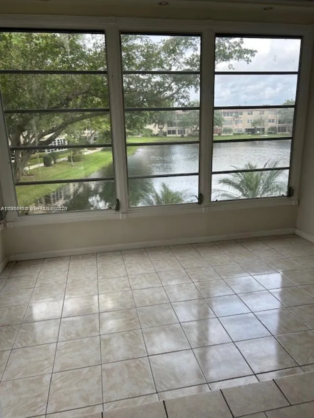 5103 NW 35th St # 503, Lauderdale Lakes FL 33319
