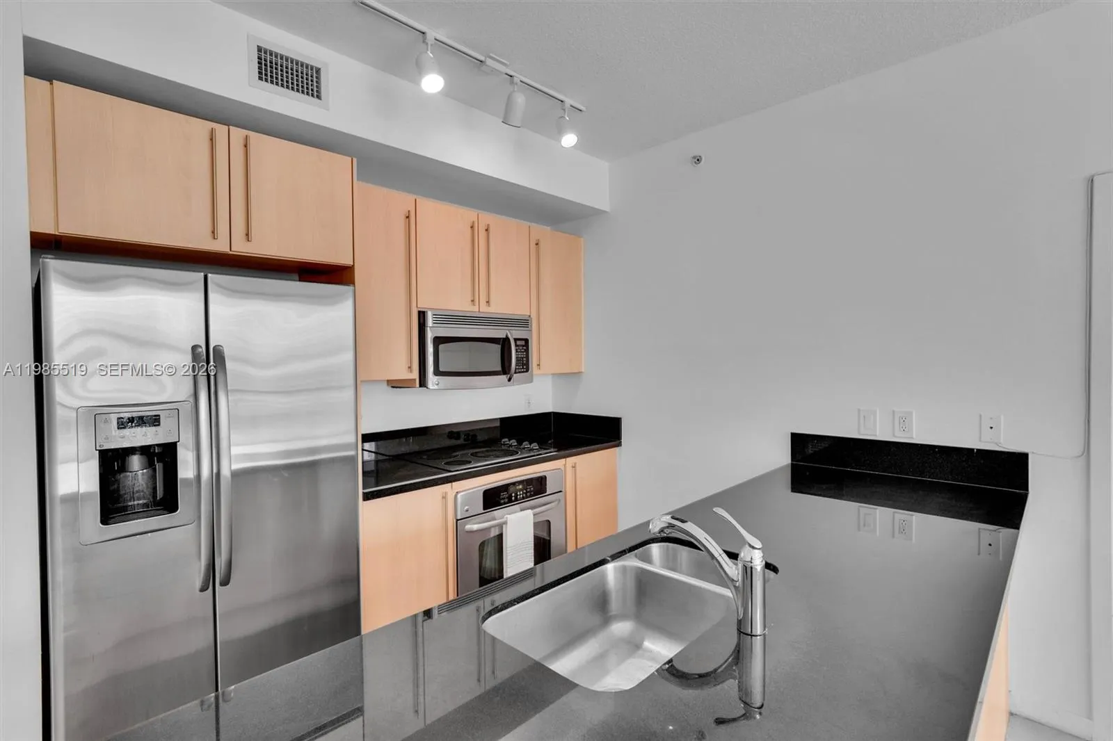 79 SW 12th St # 1210, Miami FL 33130