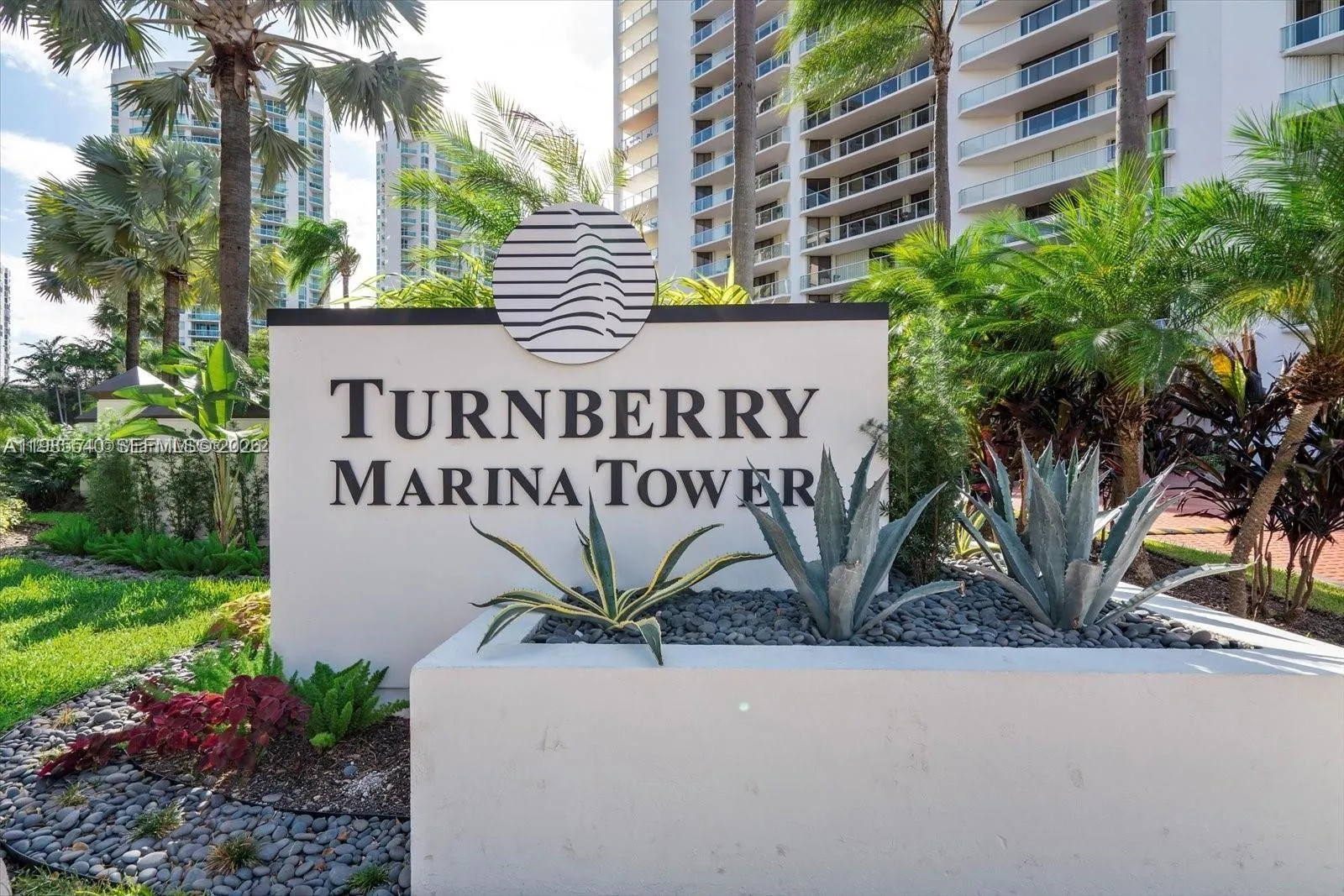 2 bedroom 2 bath for sale at 19500 Turnberry Way # 15E, Aventura FL 33180