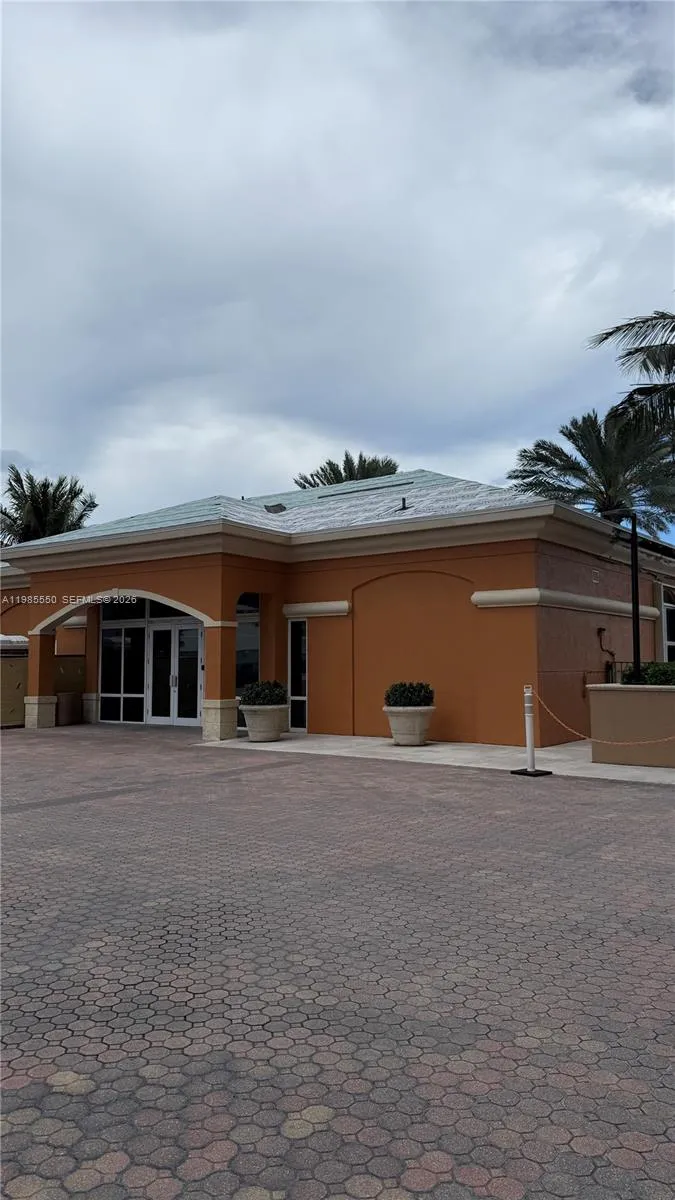 2080 S Ocean Dr # 905, Hallandale Beach FL 33009