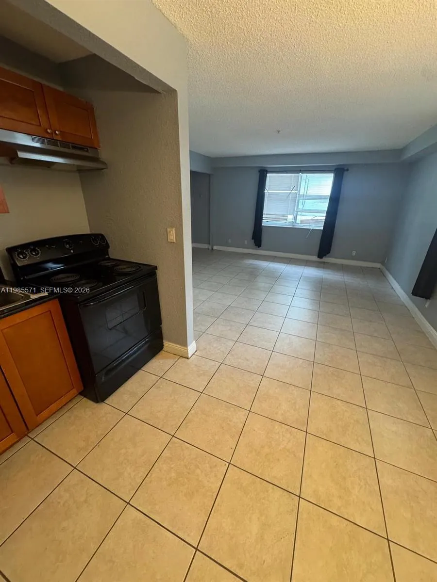 4251 NW 5th St # 106, Plantation FL 33317