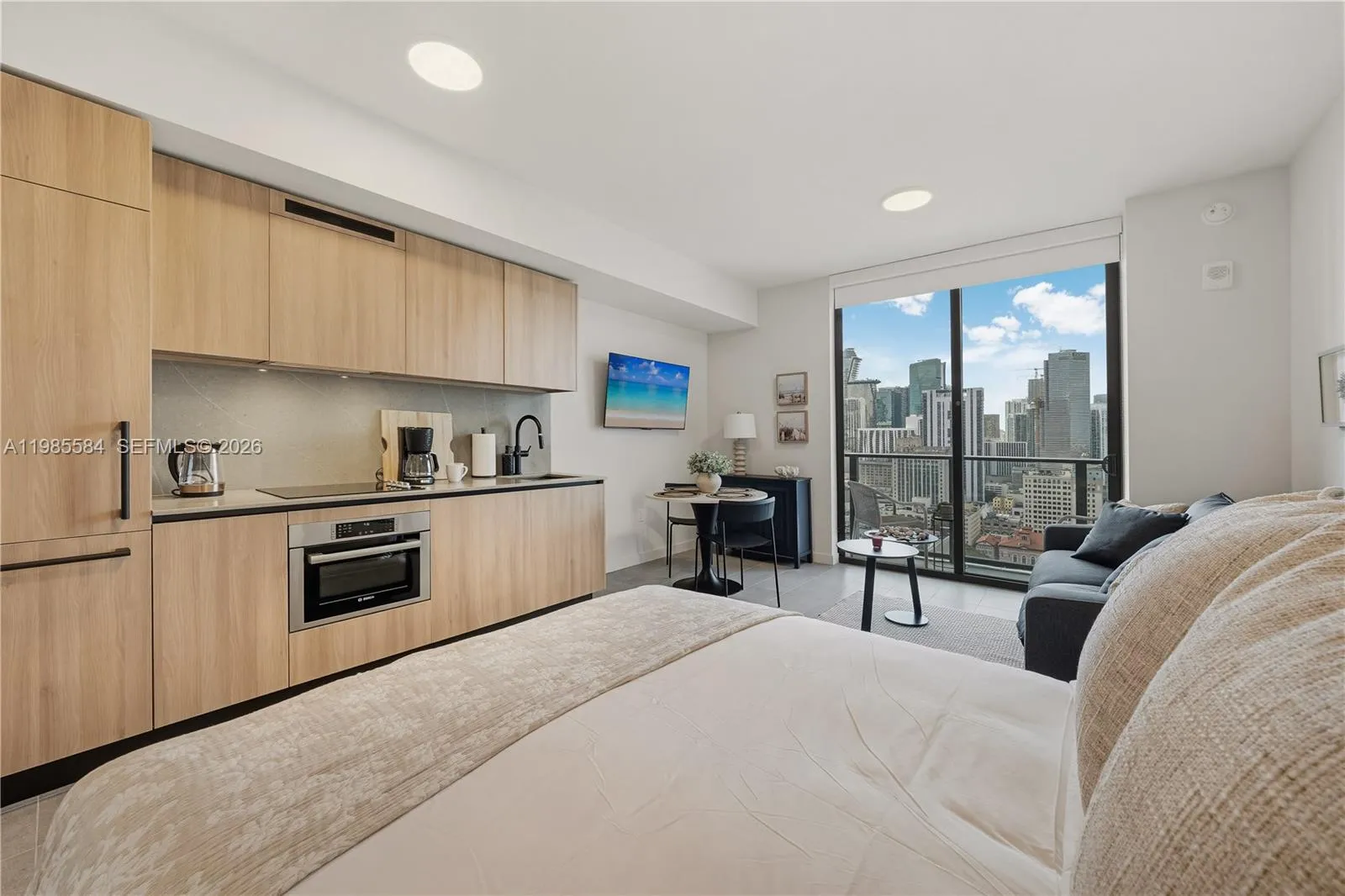 121 NE 5th # 2604, Miami FL 33132