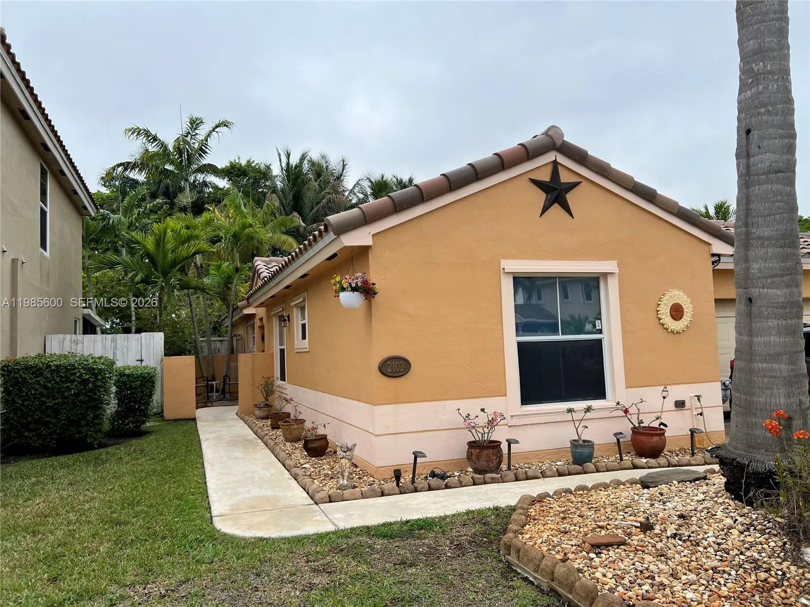 2102 NW 193rd Ave, Pembroke Pines FL 33029