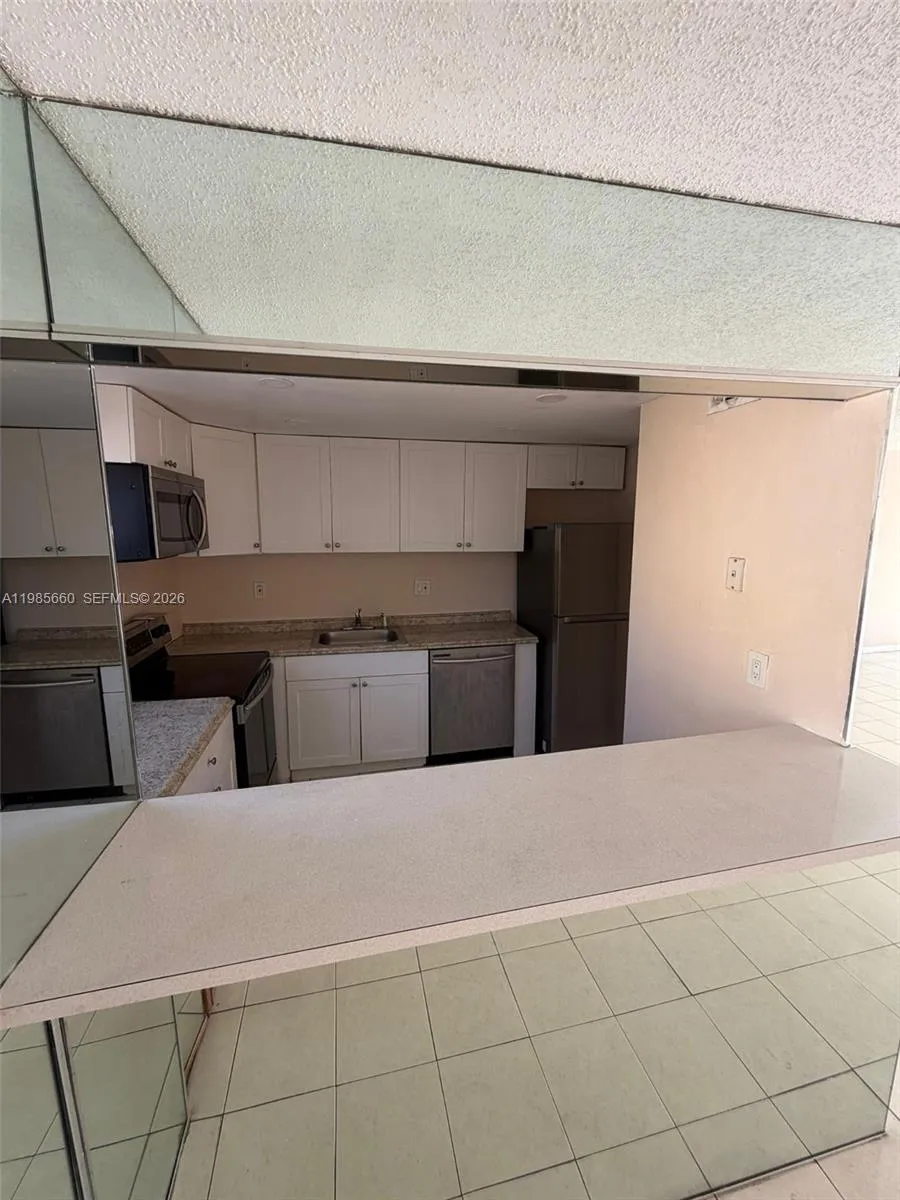 9180 Fontainebleau Blvd # 401, Miami FL 33172