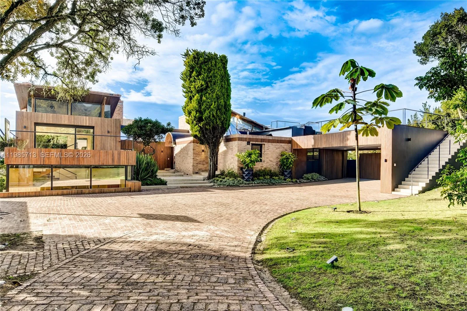 4 bedroom 7 bath for sale at 2 Vía Chía Condominio Sindamanoy, FL