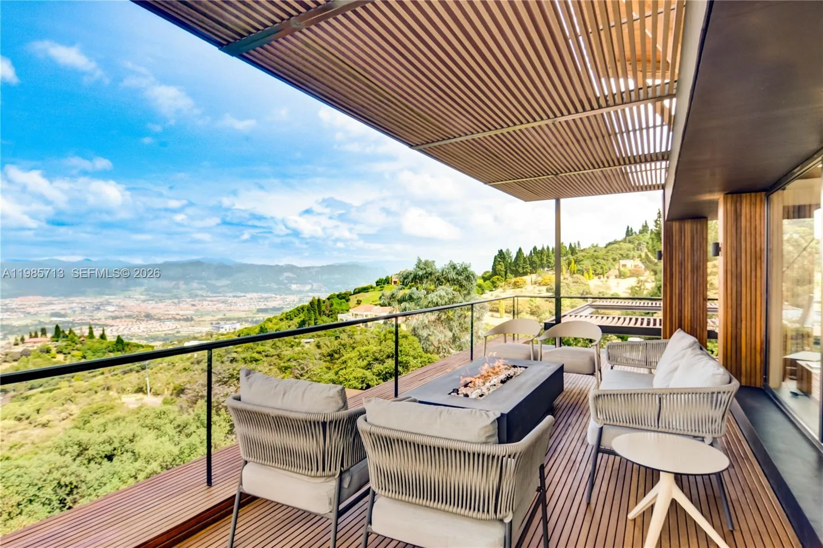 2 Vía Chía Condominio Sindamanoy, FL