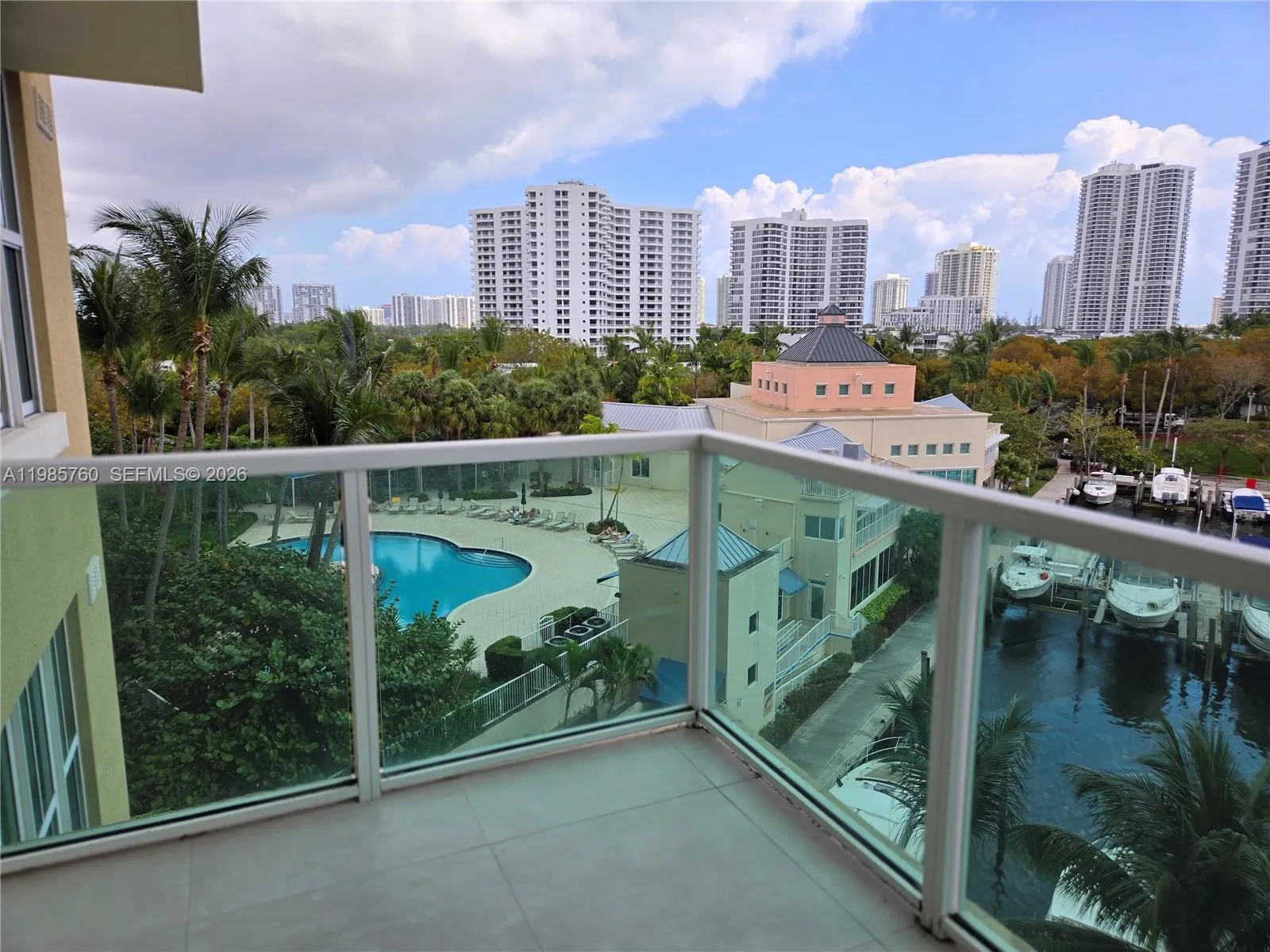 2 bedroom 2 bath for sale at 3340 NE 190th St # 606, Aventura FL 33180