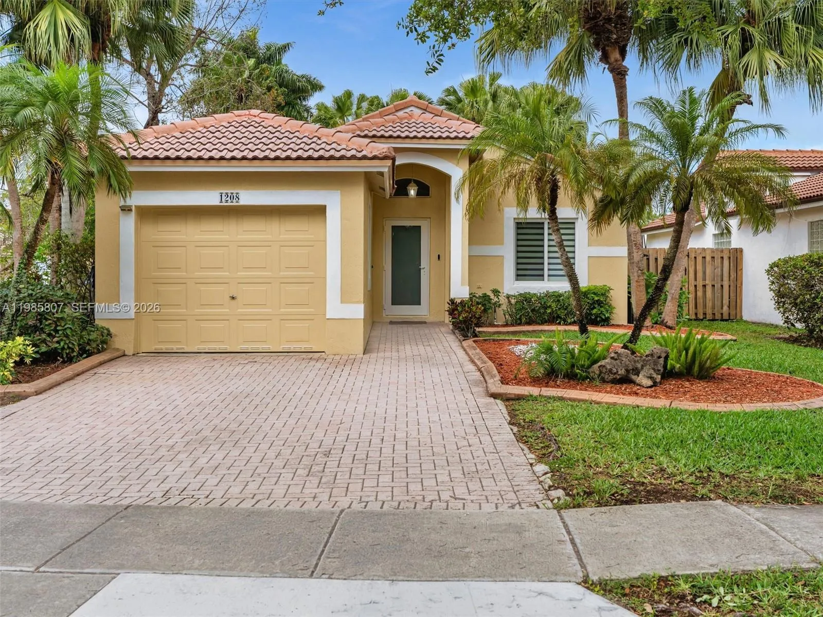 1208 NW 170th Ave, Pembroke Pines FL 33028