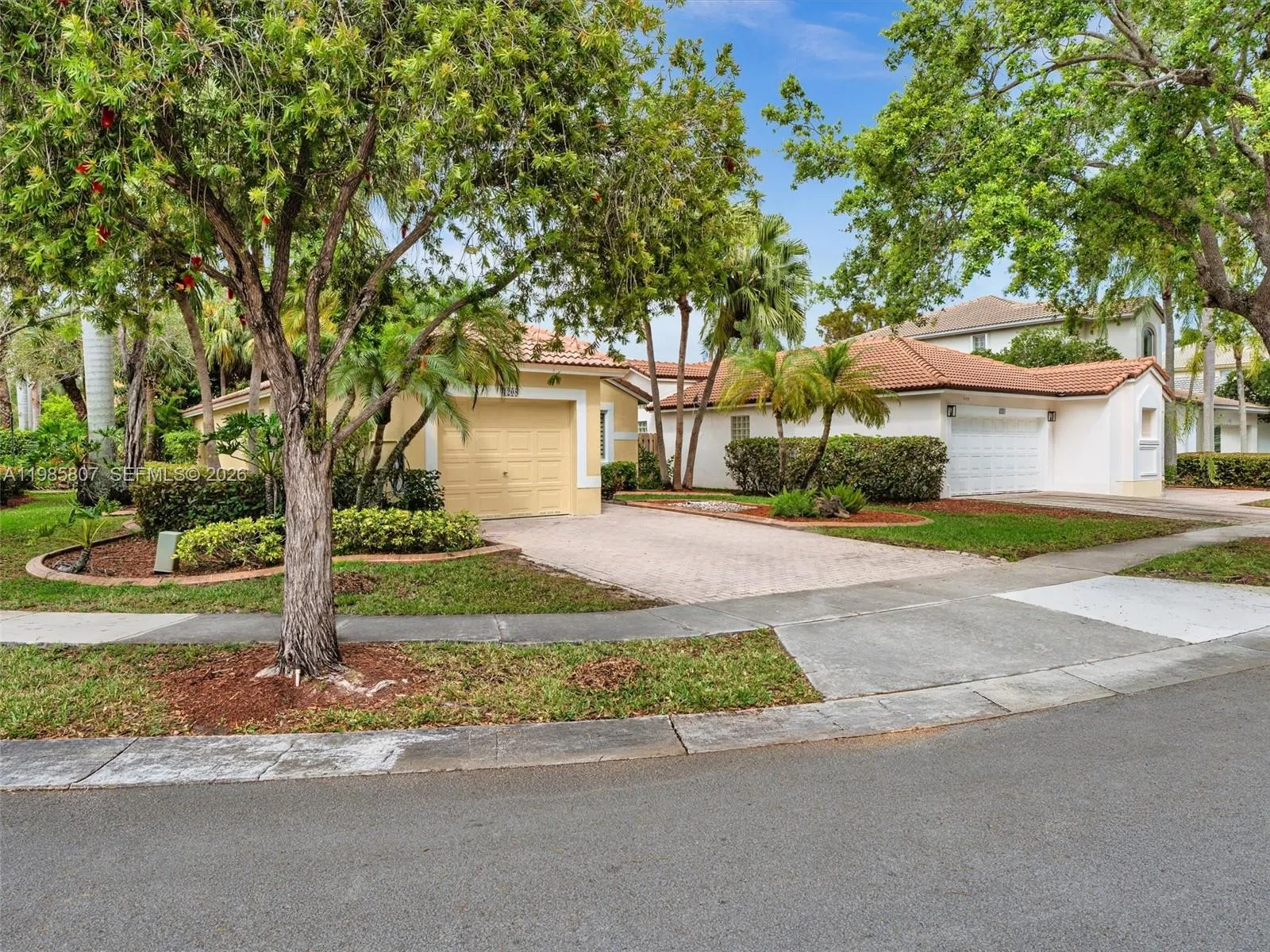 1208 NW 170th Ave, Pembroke Pines FL 33028