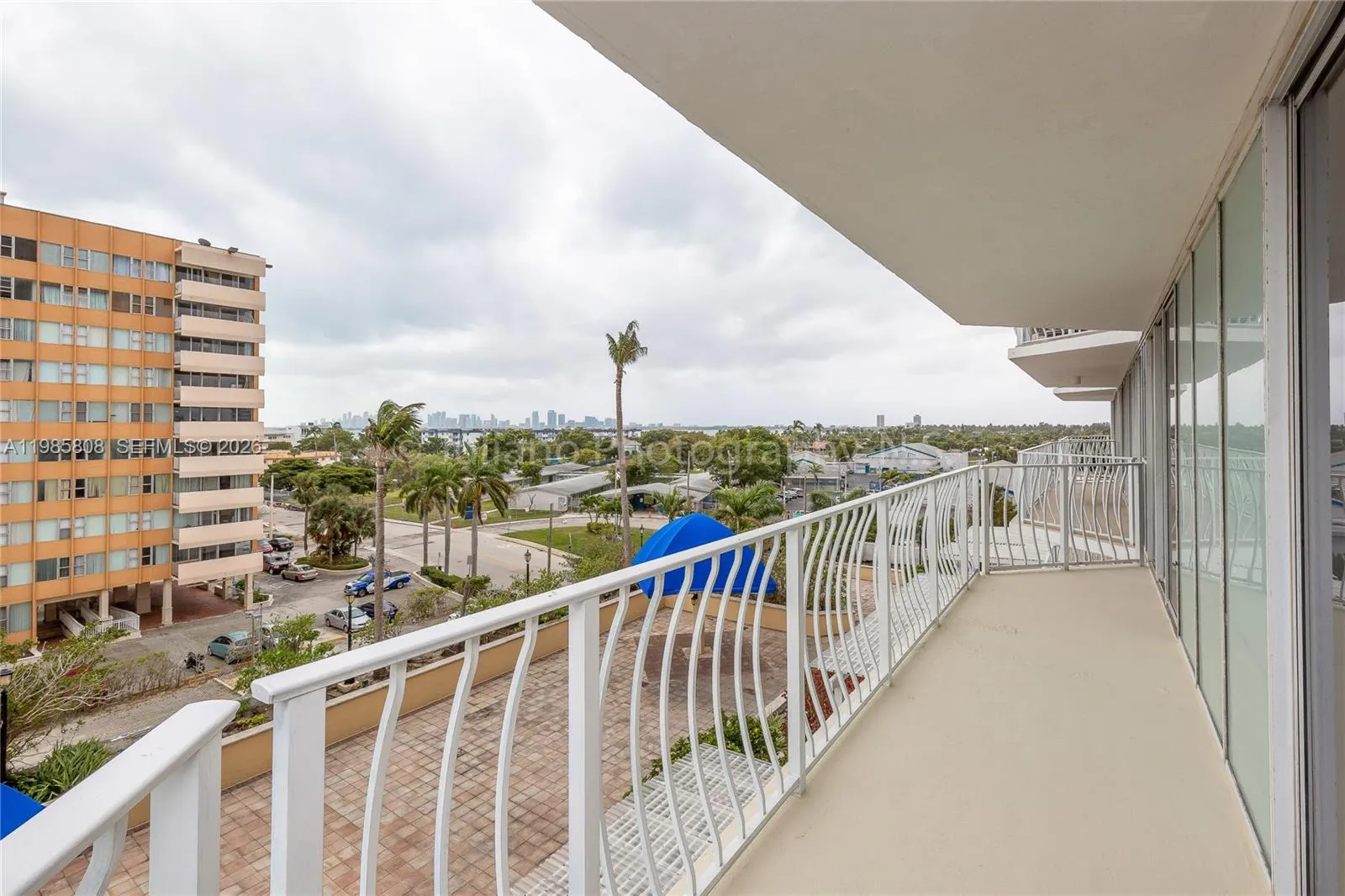7601 E Treasure Dr # 607, North Bay Village FL 33141