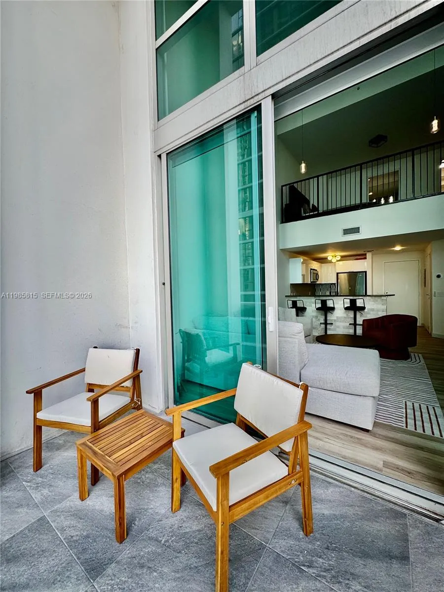 300 S Biscayne Blvd # 1210, Miami FL 33131