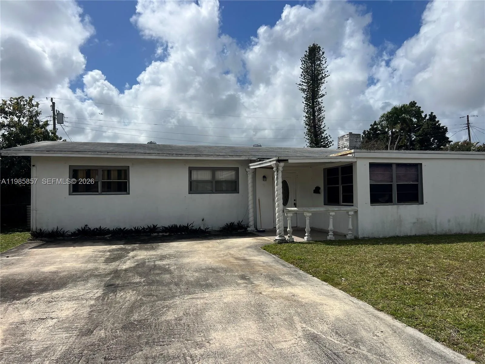 4 bedroom 1 bath for sale at 30 NE 193rd Ter, Miami FL 33179