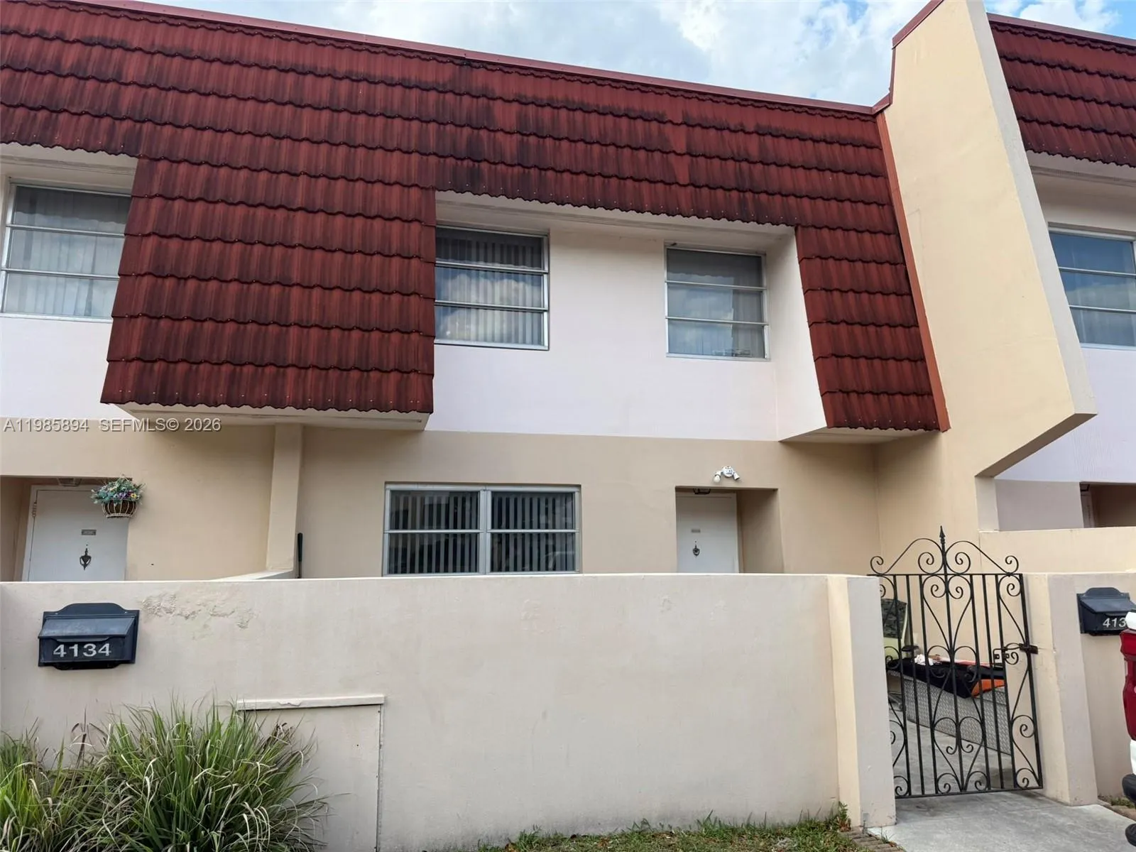 3 bedroom 2 bath for sale at 4136 Inverrary Dr # 15C, Lauderhill FL 33319