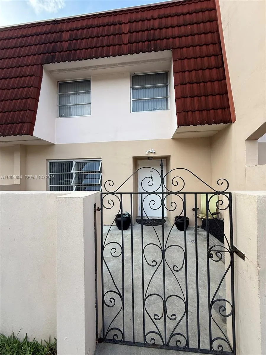 4136 Inverrary Dr # 15C, Lauderhill FL 33319