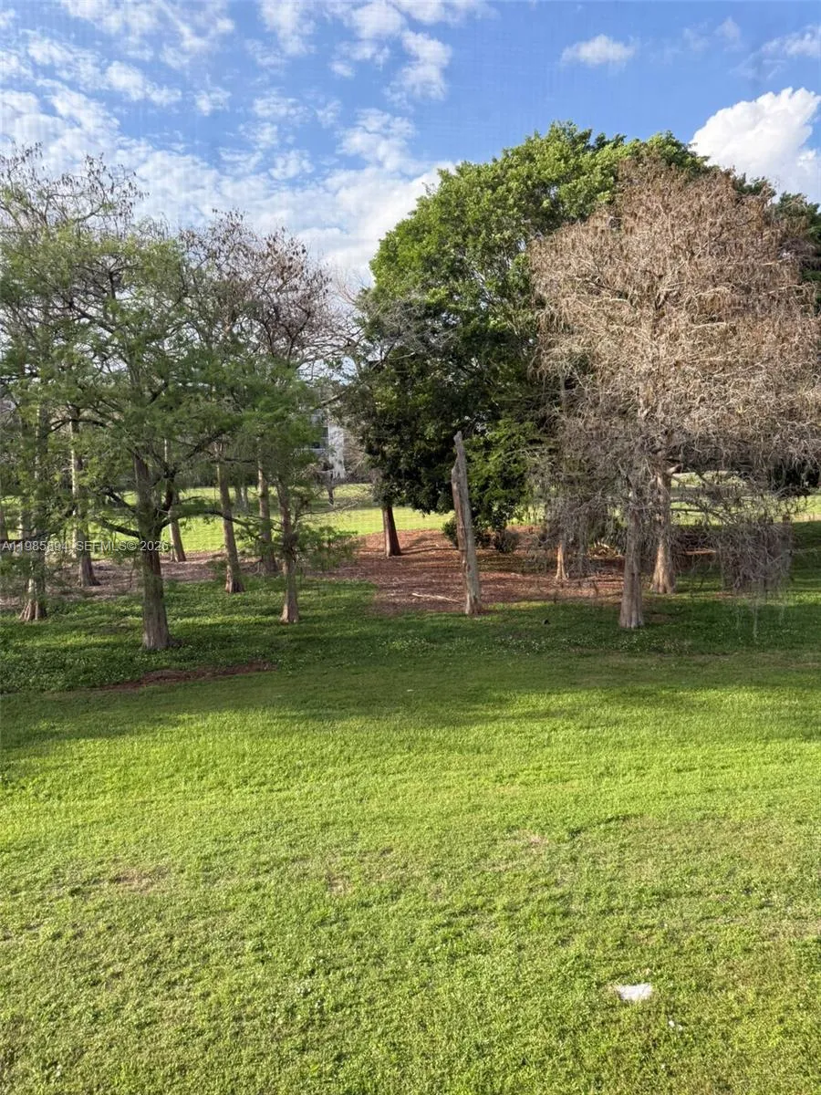 4136 Inverrary Dr # 15C, Lauderhill FL 33319