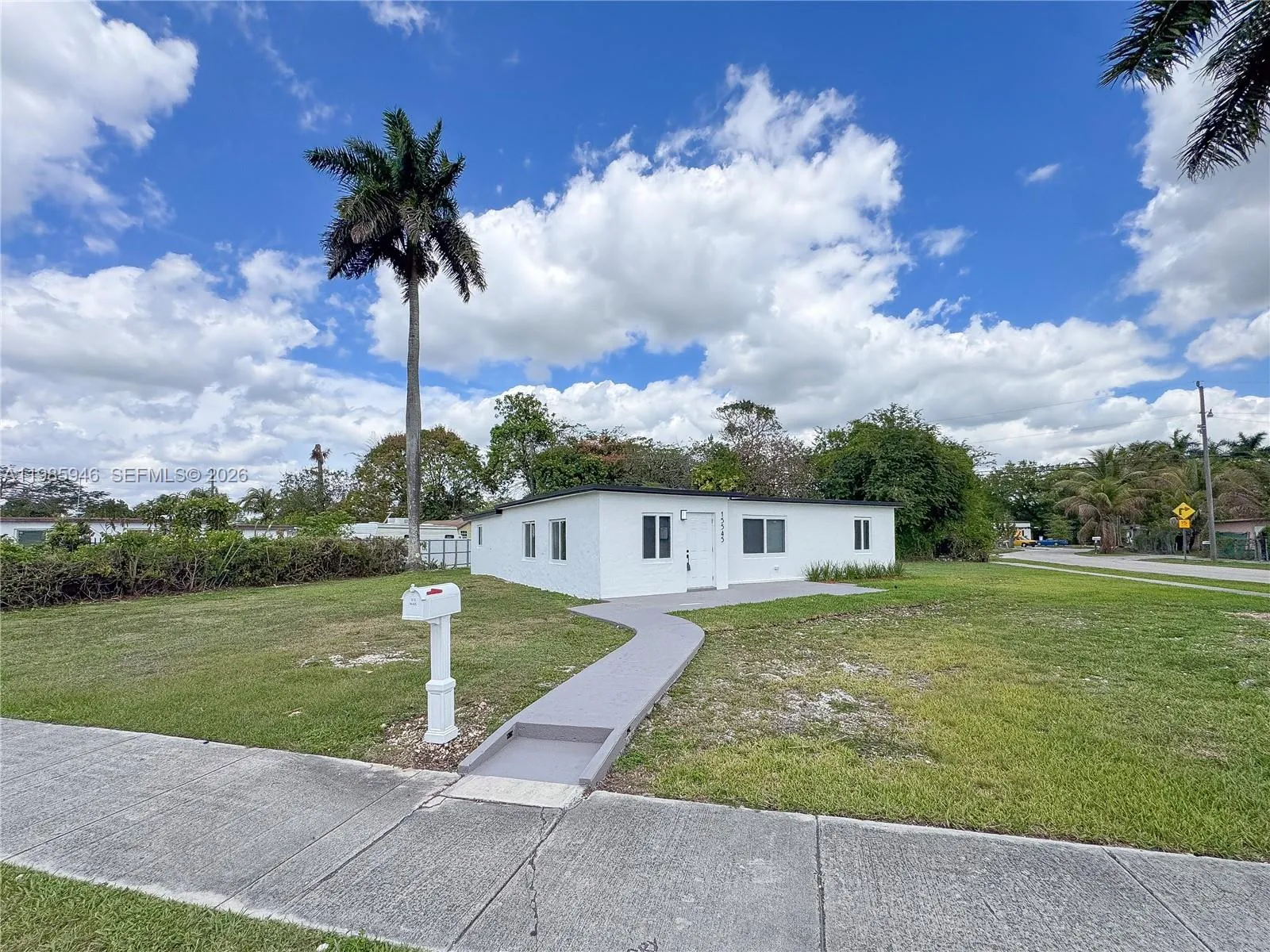 4 bedroom 2 bath for sale at 15545 Arizona Rd, Homestead FL 33033