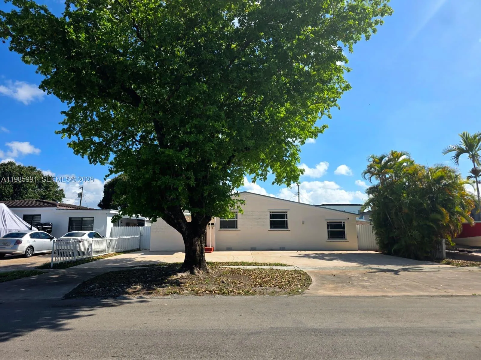 210 E 59th St, Hialeah FL 33013