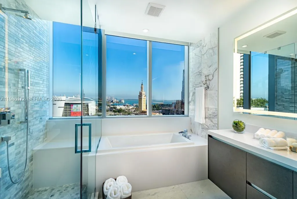 851 NE 1st Ave # 1011, Miami FL 33132