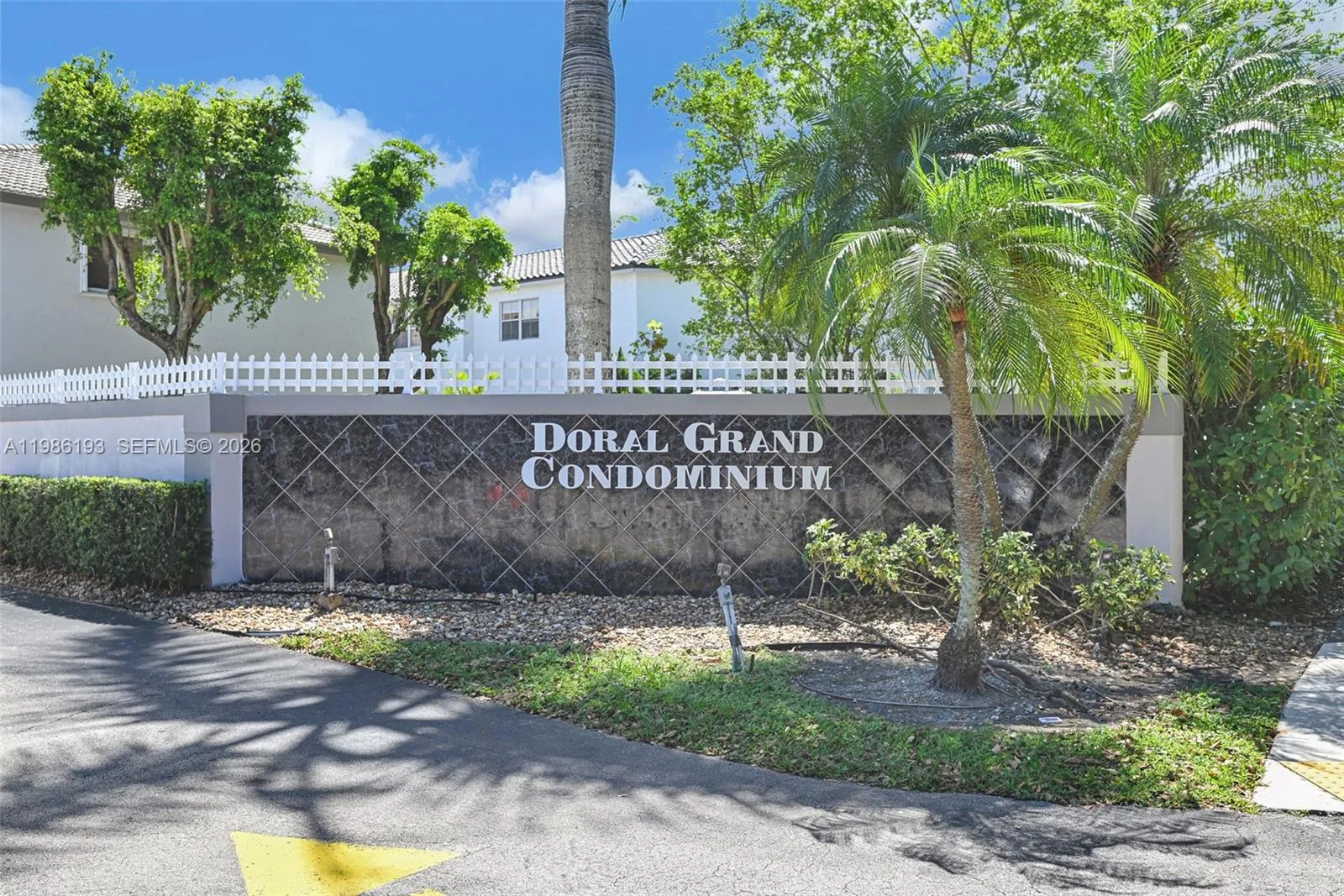 3 bedroom 2 bath for sale at 5755 NW 109th Ave # 21, Doral FL 33178