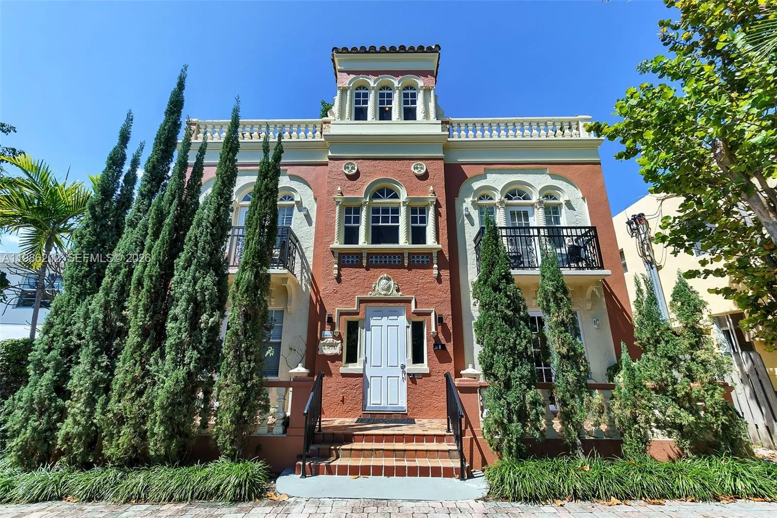 2 bedroom 2 bath for sale at 2870 Pine Tree Dr # 3, Miami Beach FL 33140