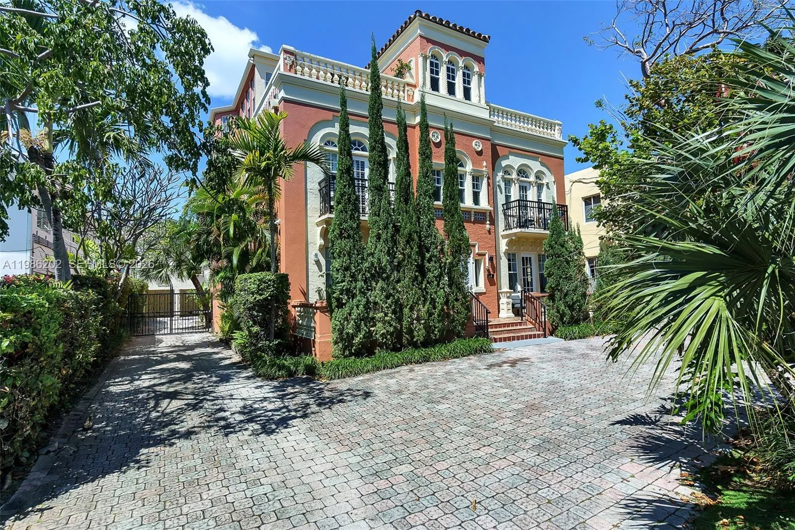 2870 Pine Tree Dr # 3, Miami Beach FL 33140