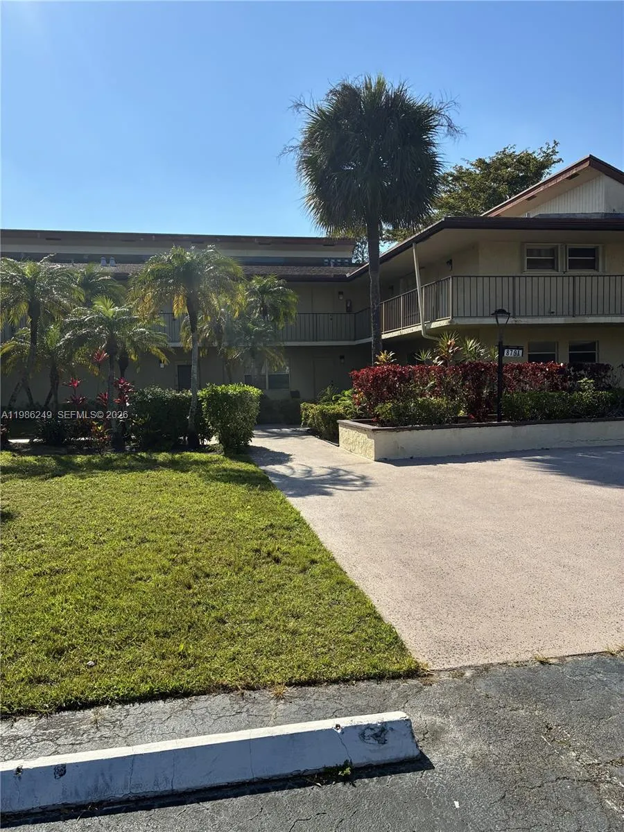 2 bedroom 2 bath for sale at 8791 Holly Ct # 103, Tamarac FL 33321