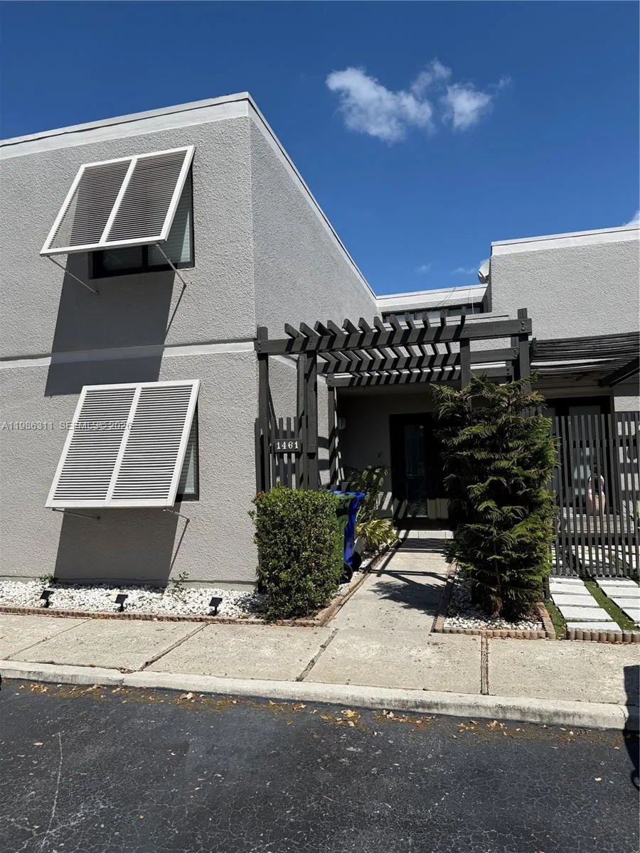 3 bedroom 3 bath for sale at 1461 NW 113th Ave, Pembroke Pines FL 33026