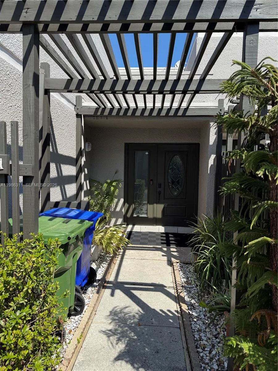 1461 NW 113th Ave, Pembroke Pines FL 33026