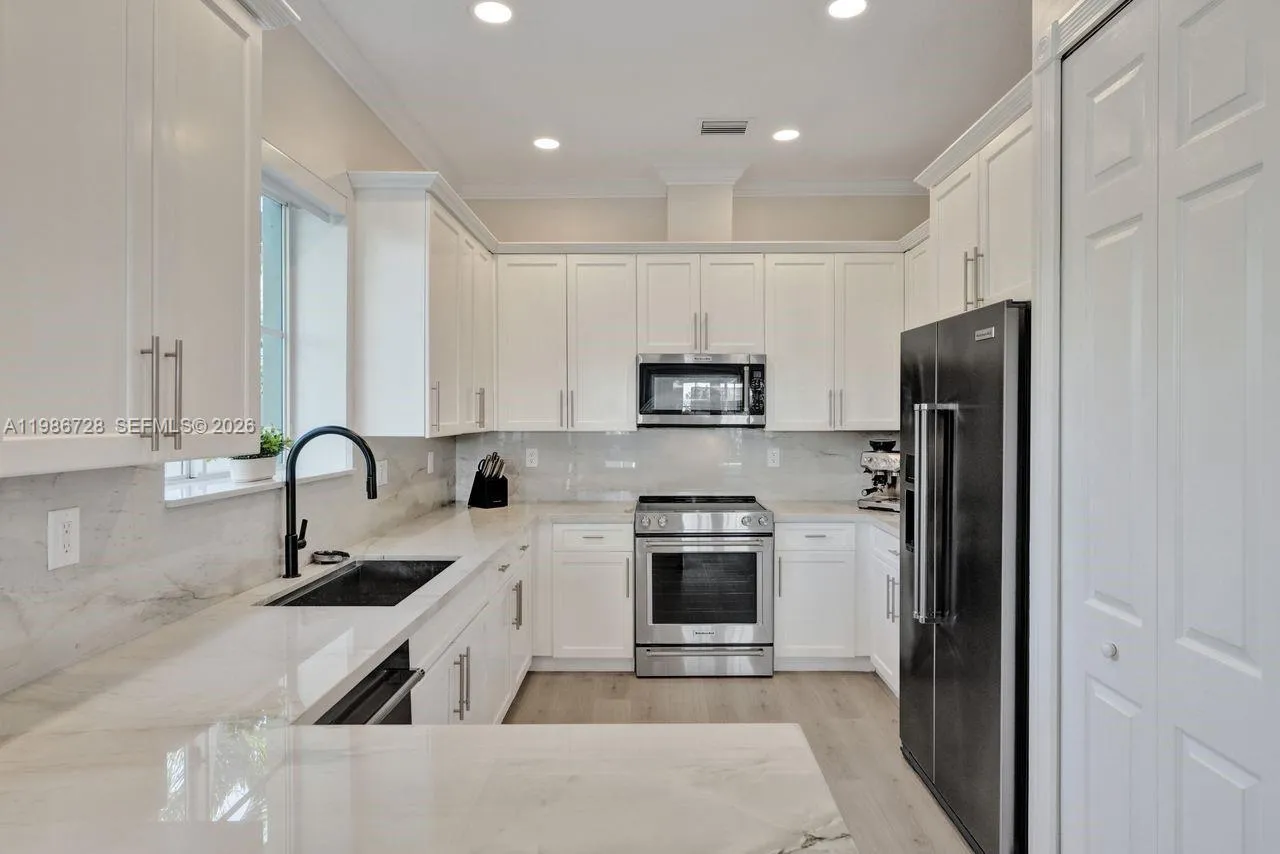 1121 NE 14th Ave, Fort Lauderdale FL 33304