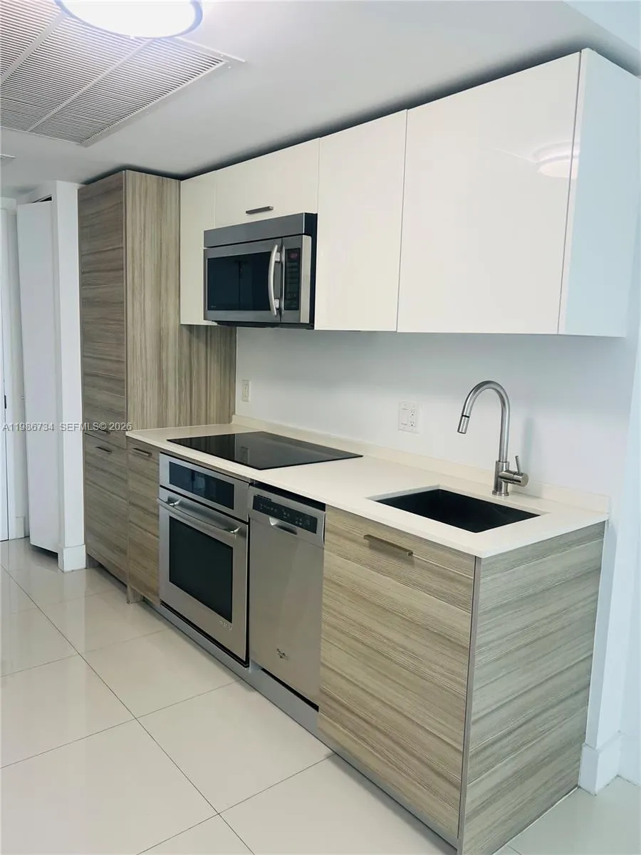 1300 Brickell Bay Dr # 1606, Miami FL 33131
