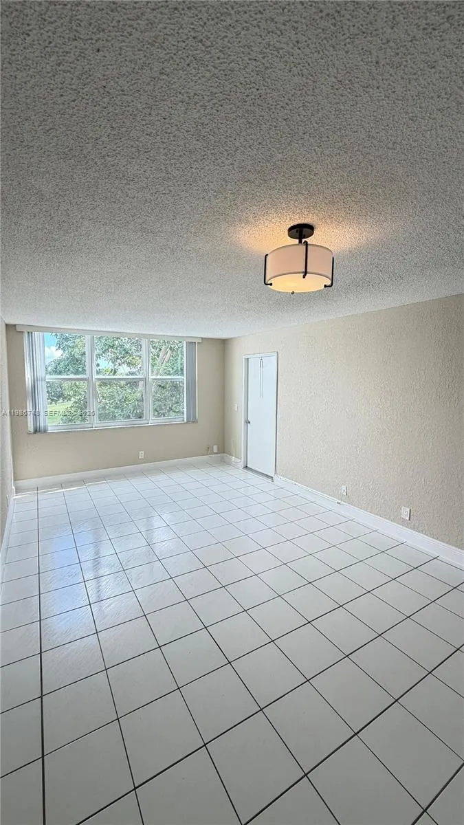 9461 Evergreen Pl # 305, Davie FL 33324