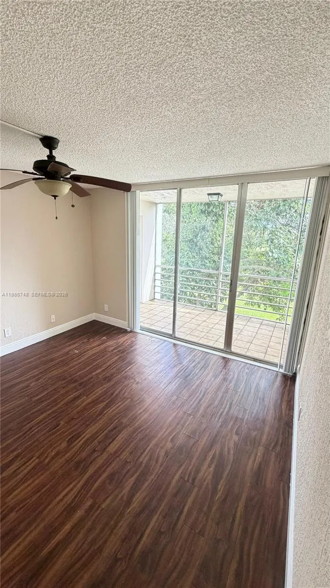 9461 Evergreen Pl # 305, Davie FL 33324