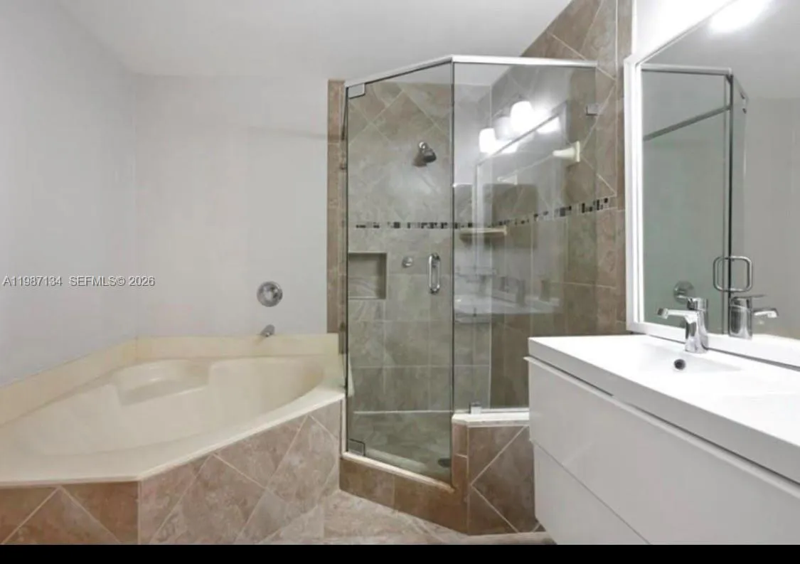 6690 NW 38th Dr, Lauderhill FL 33319