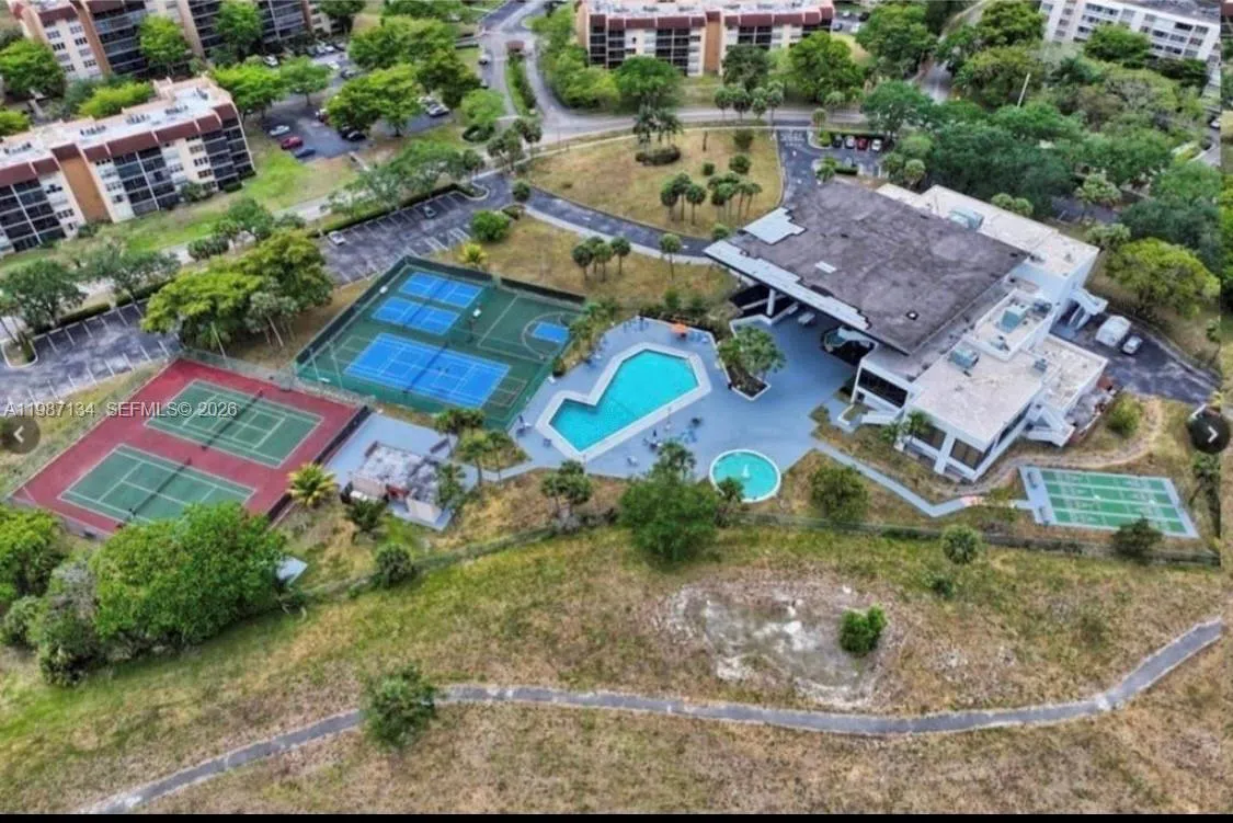 6690 NW 38th Dr, Lauderhill FL 33319