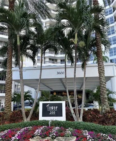 1 bedroom 1 bath for sale at 3600 Mystic Pointe Dr # 1404, Aventura FL 33180