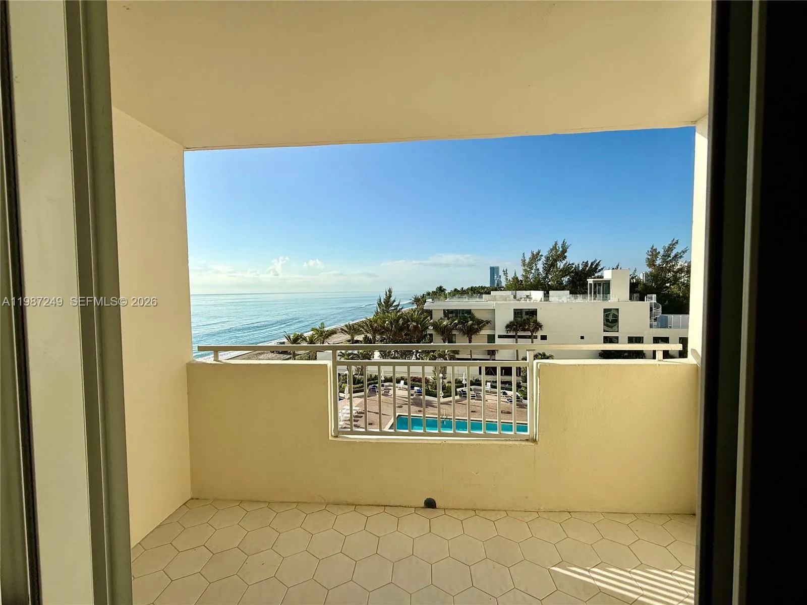 3180 S Ocean Dr # 509, Hallandale Beach FL 33009