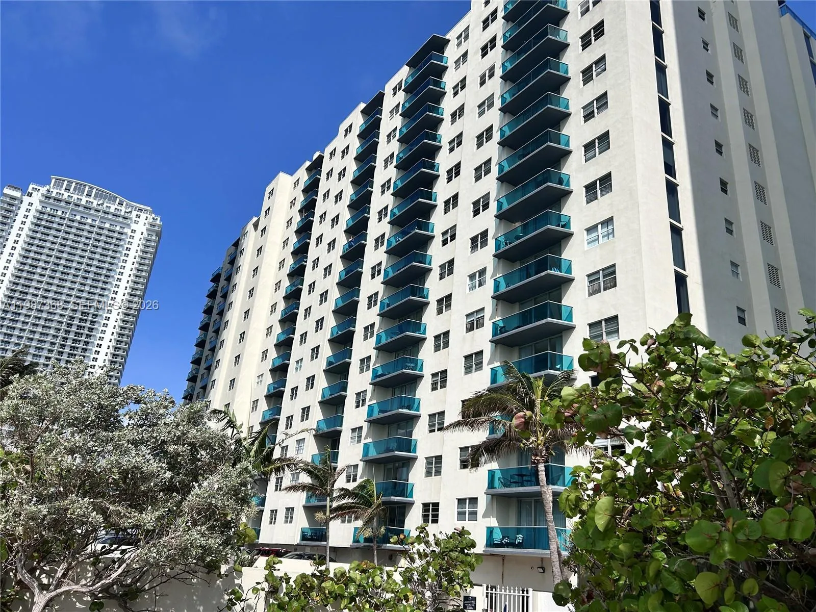 1 bedroom 1 bath for sale at 4001 S Ocean Dr # 4G, Hollywood FL 33019