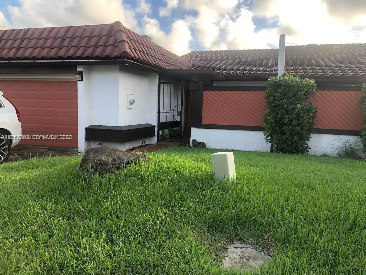 3 bedroom 3 bath for sale at 534 NE 195th St, Miami FL 33179