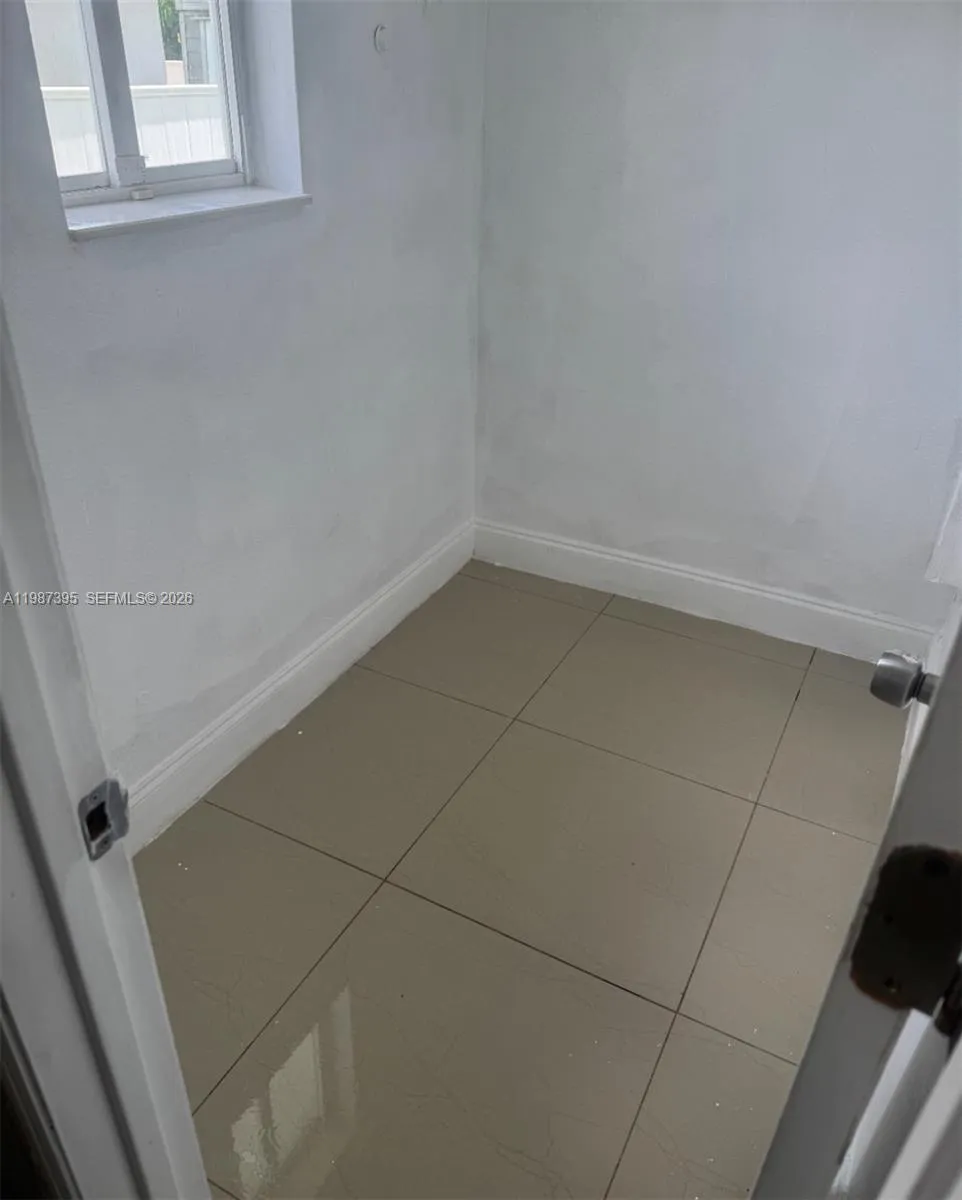 6220 Dawson St, Hollywood FL 33023