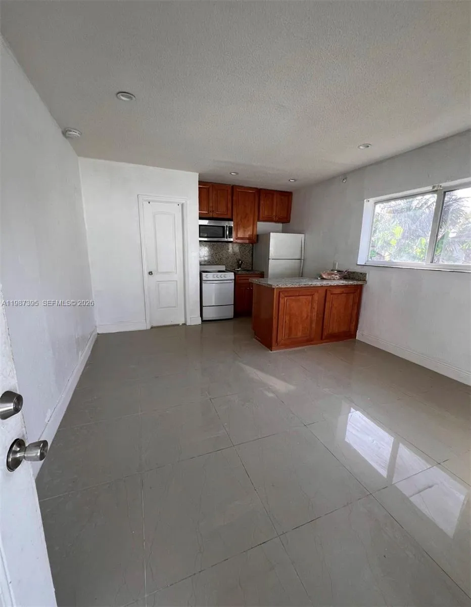 6220 Dawson St, Hollywood FL 33023