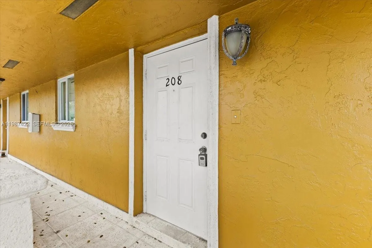 2323 Van Buren St # 208, Hollywood FL 33020