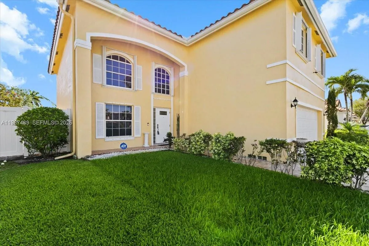 1041 NW 189th Ave, Pembroke Pines FL 33029