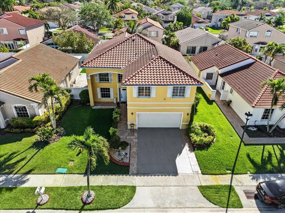 1041 NW 189th Ave, Pembroke Pines FL 33029