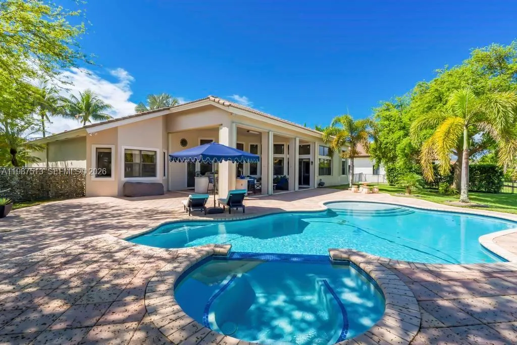 15127 SW 40th St, Davie FL 33331