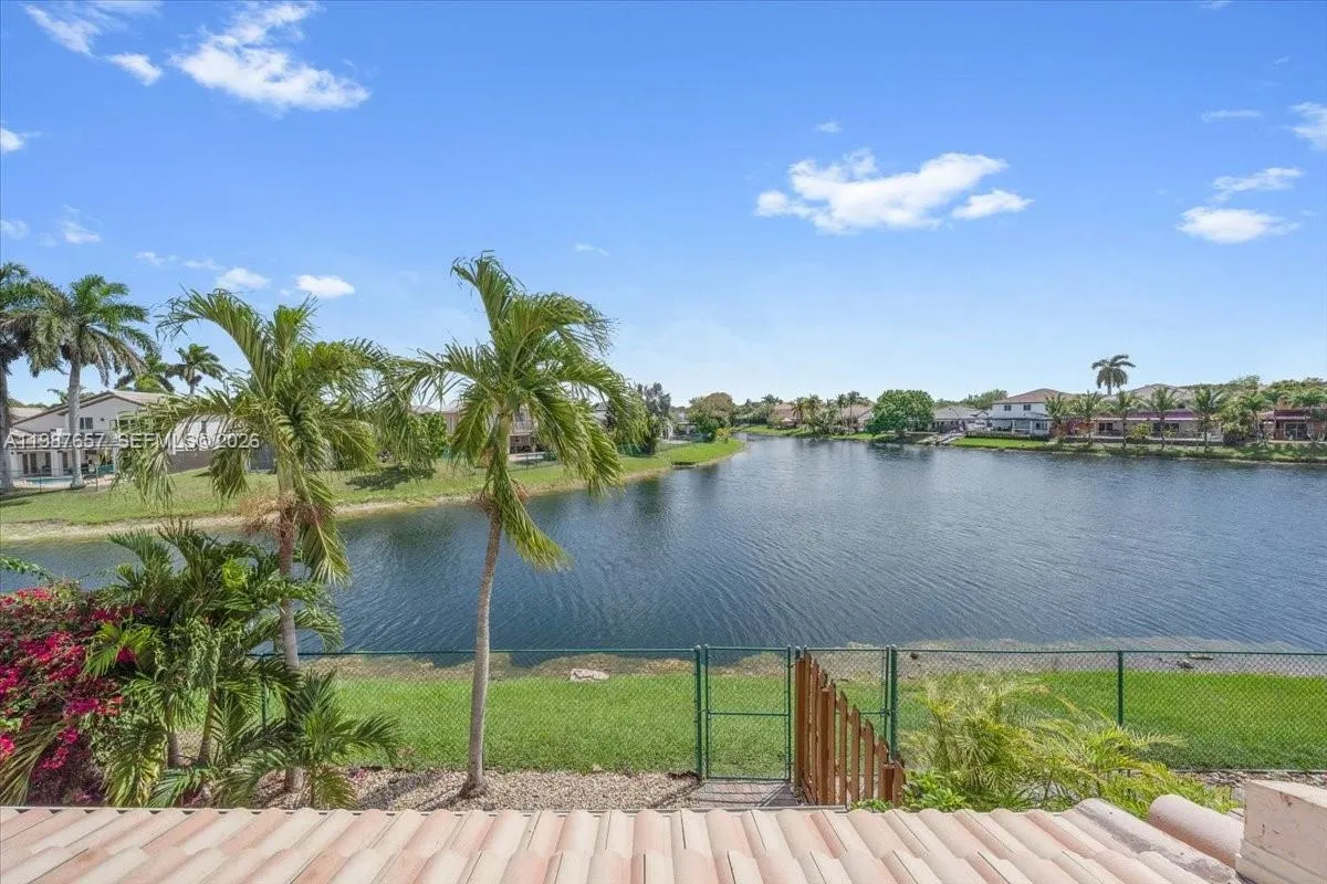 16382 SW 75th St, Miami FL 33193