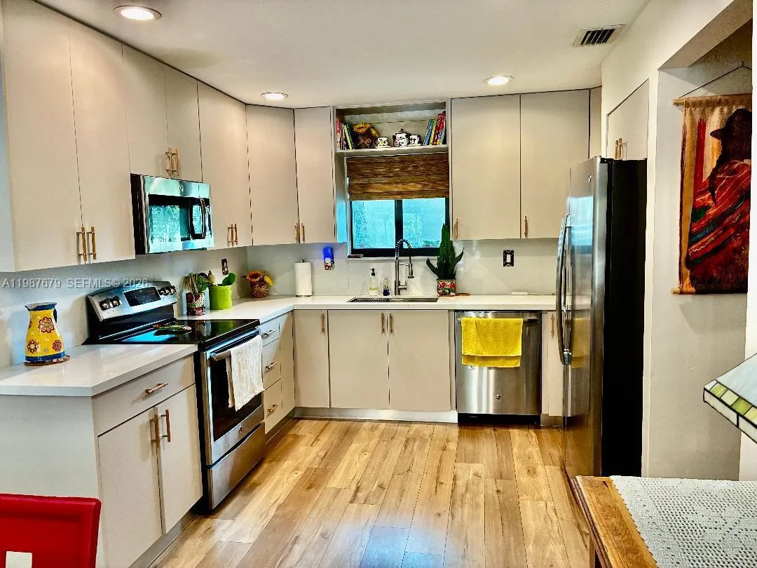 9313 SW 130th St, Miami FL 33176