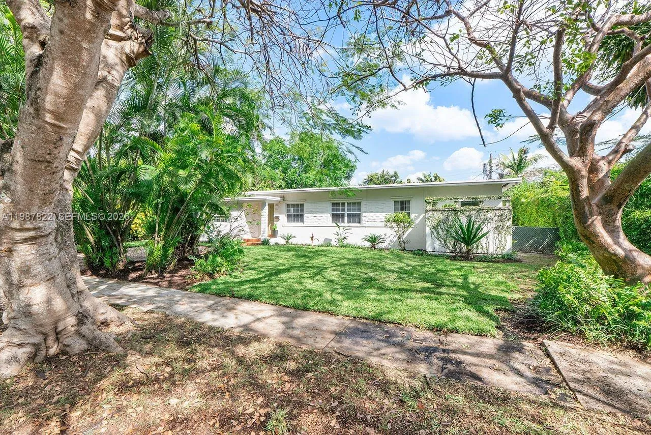 3 bedroom 2 bath for sale at 5961 SW 46th Ter, Miami FL 33155